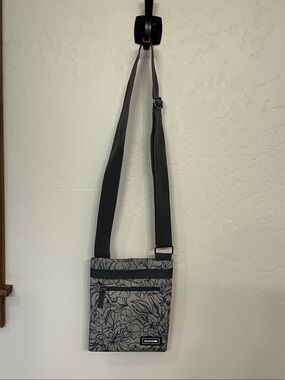 Dakine Jive Crossbody gray and black